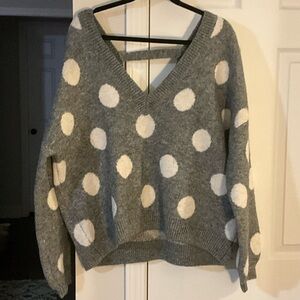POL V-Neck Sweater in Gray and Cream